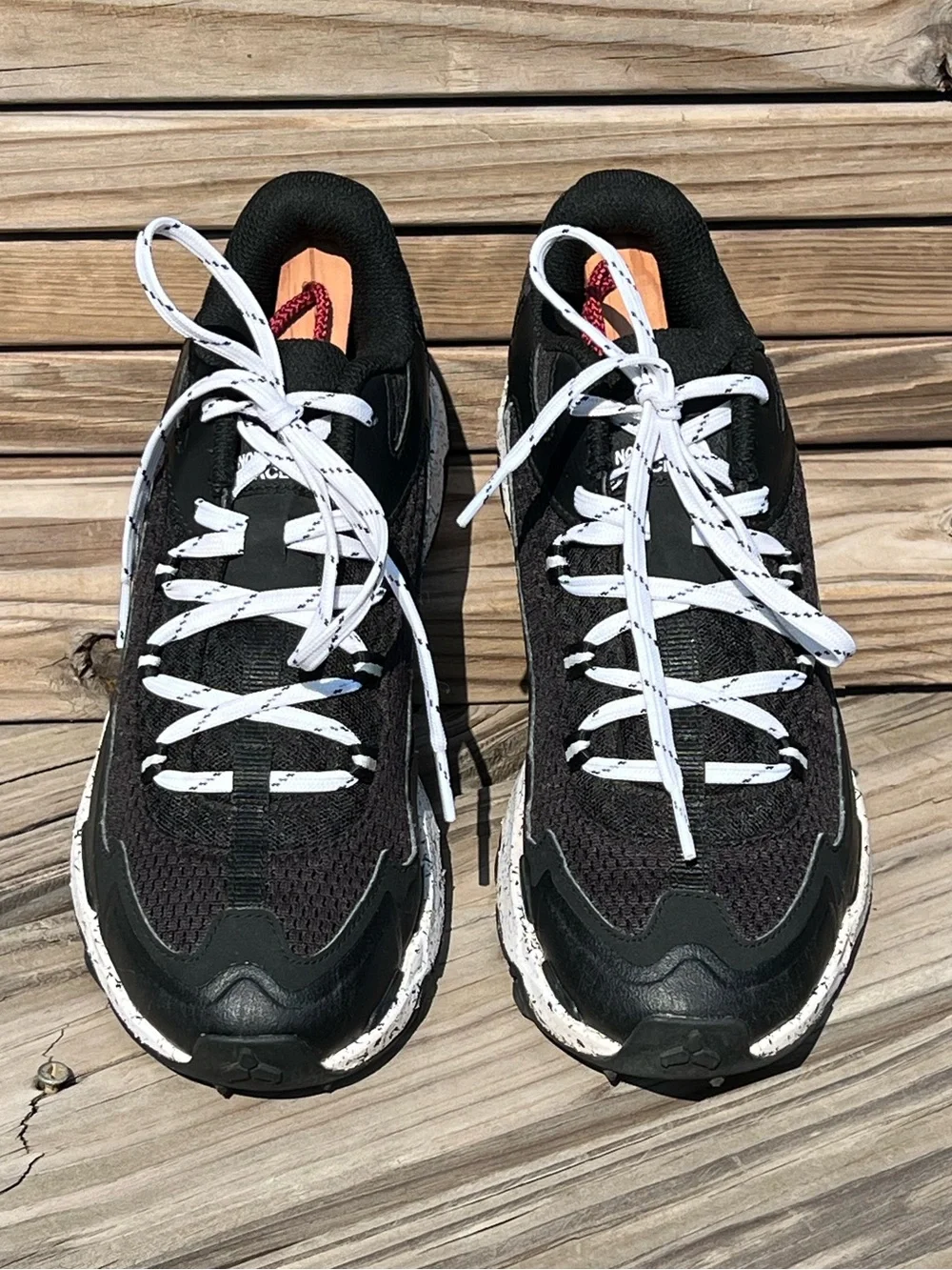 •The North Face 9.5 Victiv Taraval Trail Sneaker! EUC!